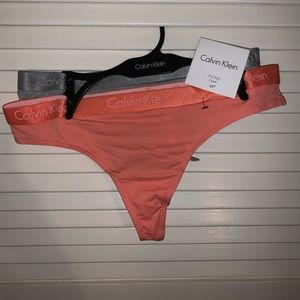 2 pack calvin klein thongs size M